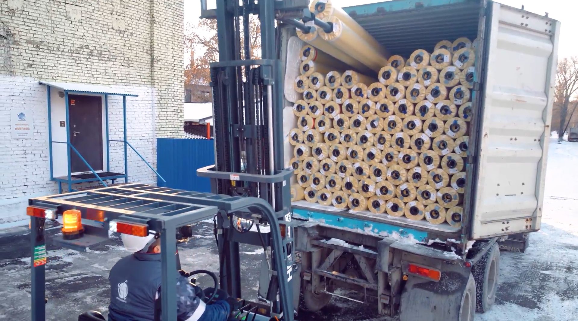 Атмосфера - доставка тентовых и рекламных материалов по РФ